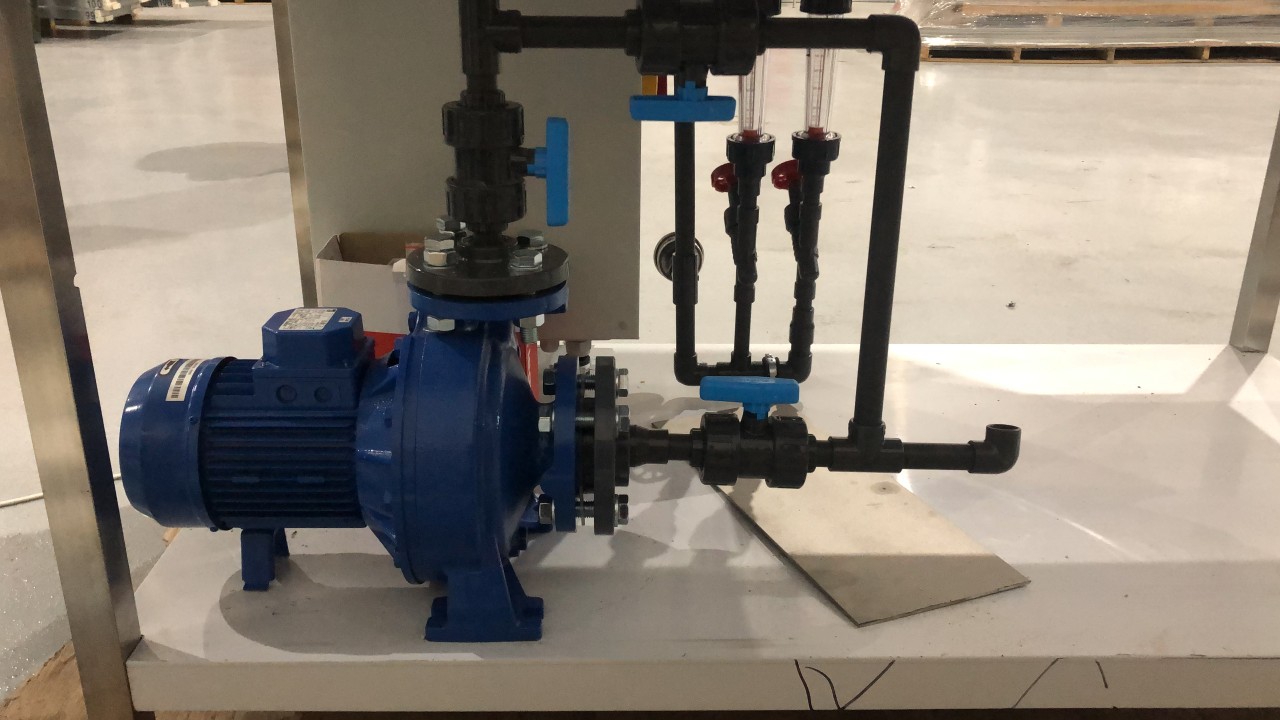 Micro cabina de pintura. Sistema de impulsión de agua.