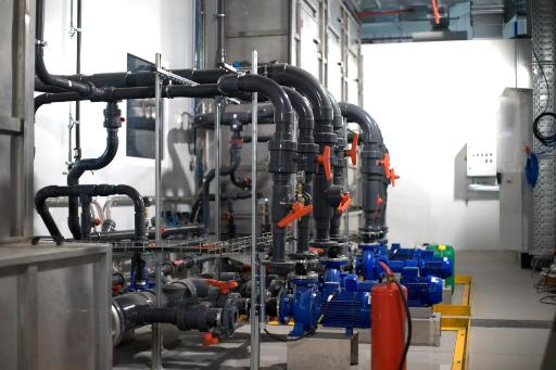 Sala de equipos técnicos integrada en línea de pintura automatizada