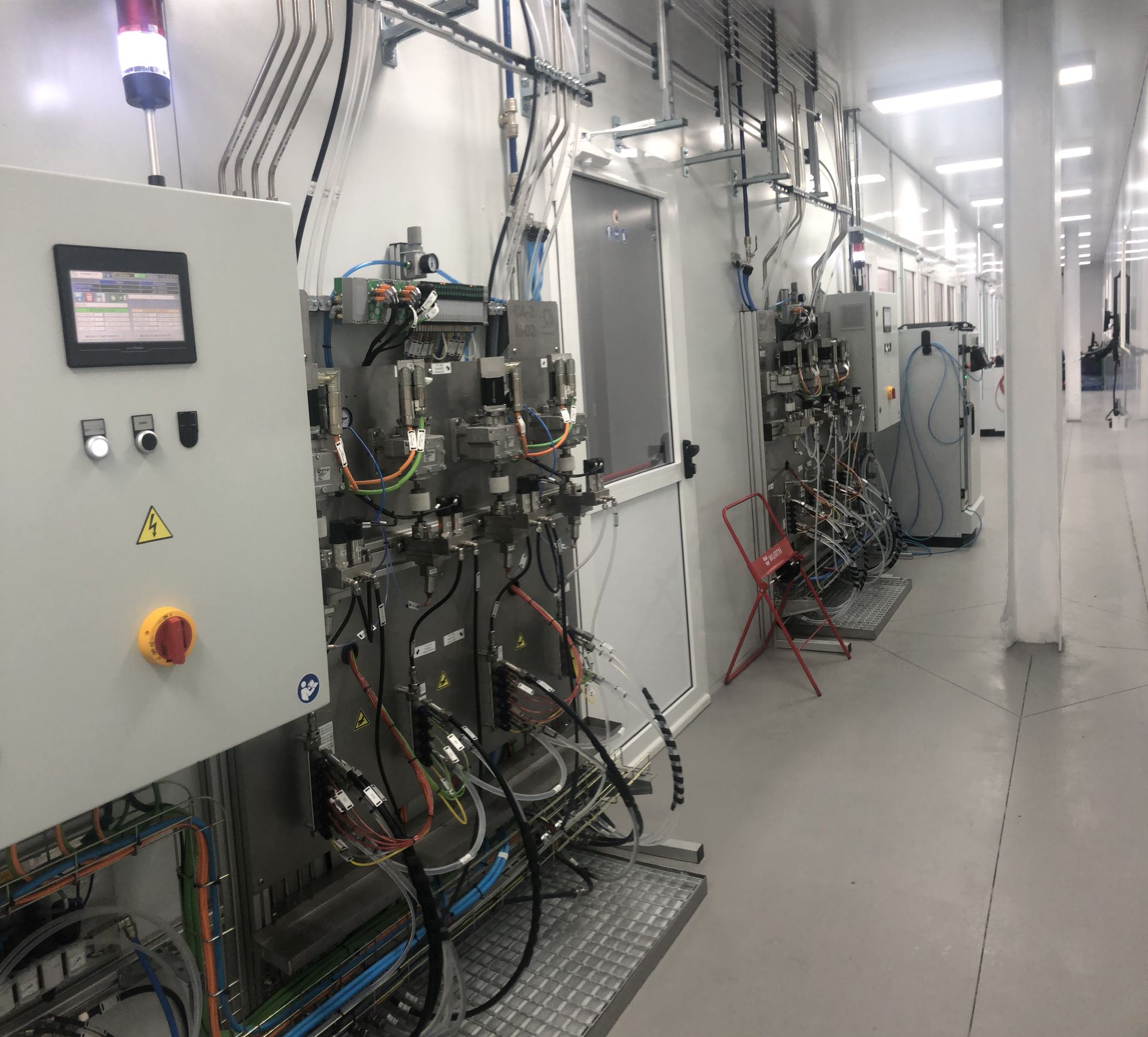 Sistema autónomo de gestión de pintura en sala de mezcla industrial